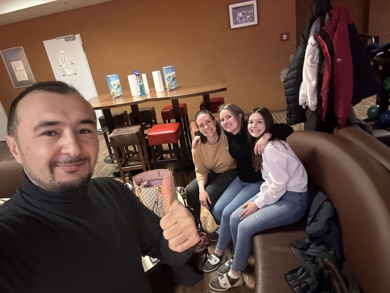 Bowling und Fastenbrechen mit unseren Schülern*